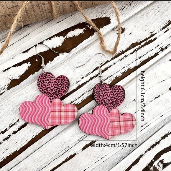 Valentine heart wood earrings - Picture 2 of 2